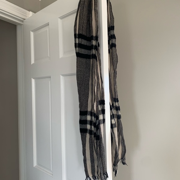 Authentic Burberry Scarf - Picture 4 of 4